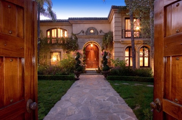 10-most-expensive-celebrity-homes-sold-in-2013-christina-aguilera's-beverly-hills-home