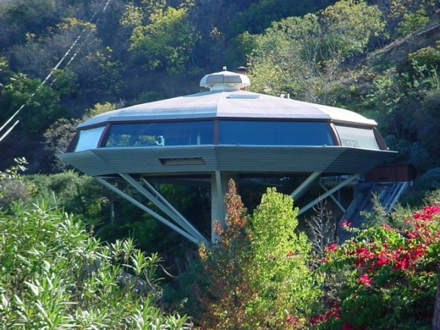 The-Most-Iconic-Homes-used-in-popular-films-chemosphere-body-double