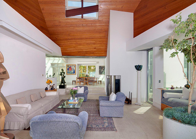 The Borman Estate By Frank Gehry. living room 1