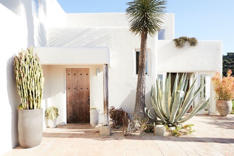 Pueblo Revival Trend On A Luxurious Santa Barbara Home